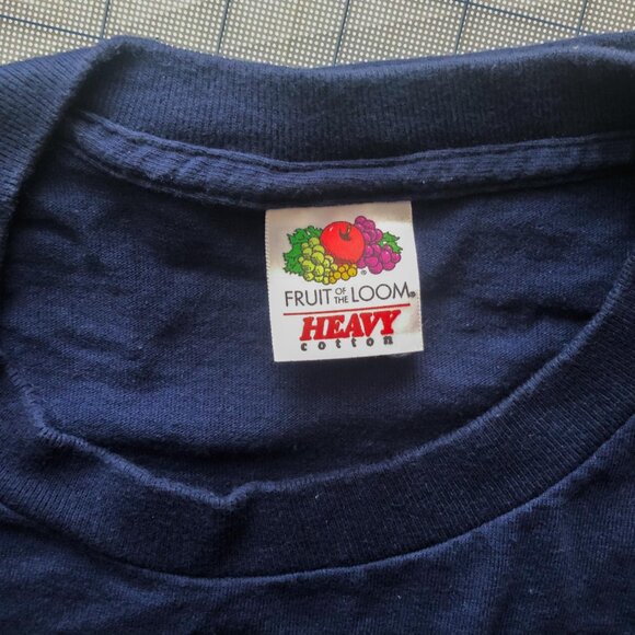 New York Fire Dept. embroidered logo Fruit of the Loom tee Large + free keychain - Picture 2 of 4